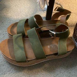 LIKE NEW Patrizia Espadrille Platform Sandals